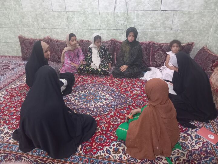 «شنبه‌های با کتاب»؛ روایت روشن کتاب‌خوانی دختران روستای مجتمع امام(ره) در کانون شهید ابراهیم هادی