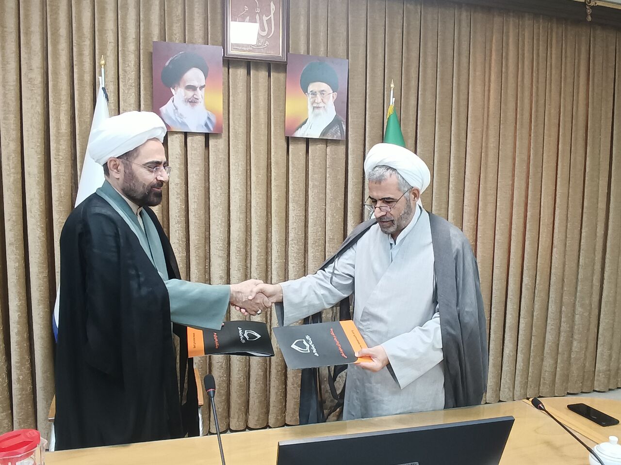 همکاری دانشگاه تهران و مرکز نور برای حفظ و گسترش میراث مکتوب کشور