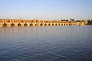 جریان رودخانه زاینده رود بر گردشگری اصفهان تاثیر می‌گذارد