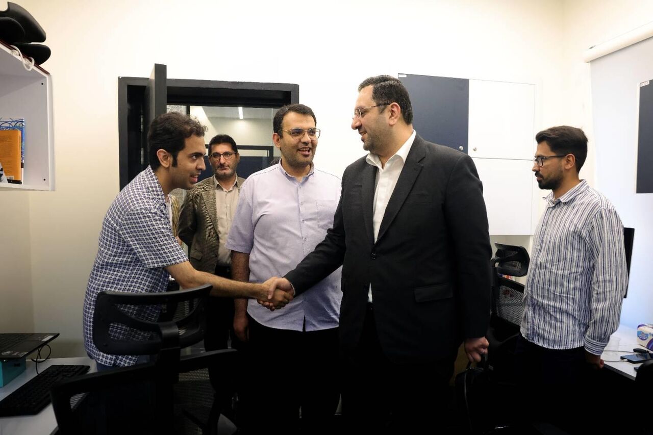 تقدیر از نقش پیام‌رسان‌های داخلی در پایداری ارتباطات در جنگ رمضان