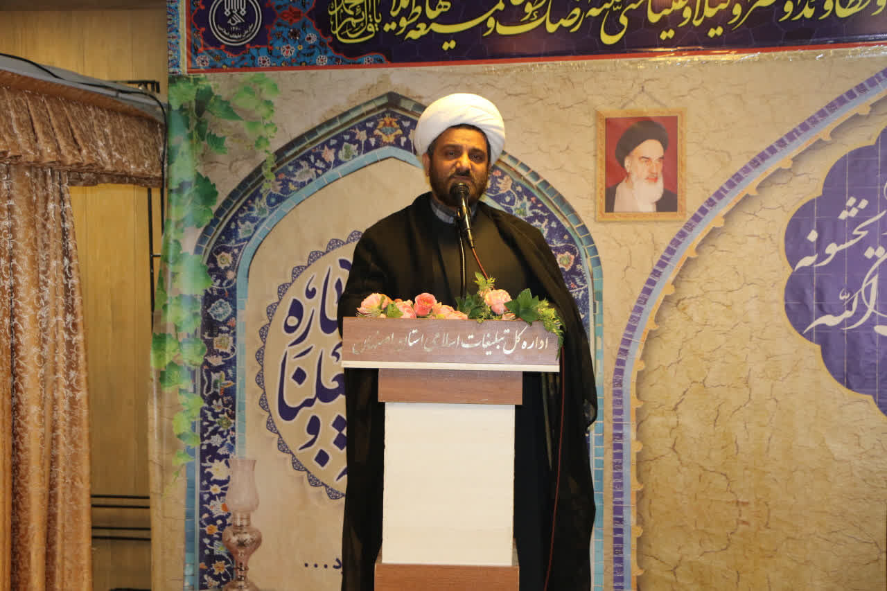 تجلیل از حافظان برگزیده قرآن و مدیران مراکز «حفظ در کنار تحصیل» اصفهان