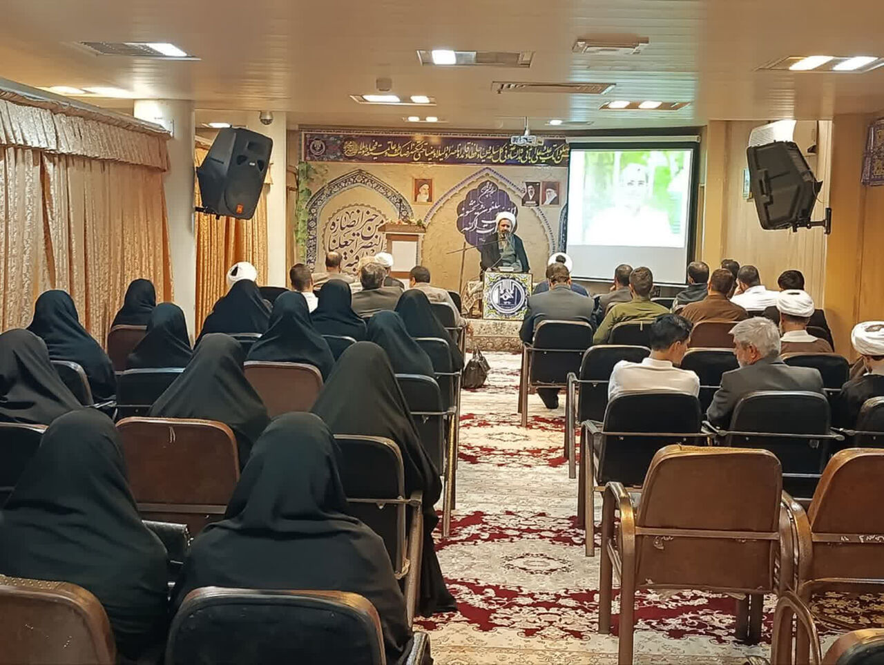 تجلیل از حافظان برگزیده قرآن و مدیران مراکز «حفظ در کنار تحصیل» اصفهان