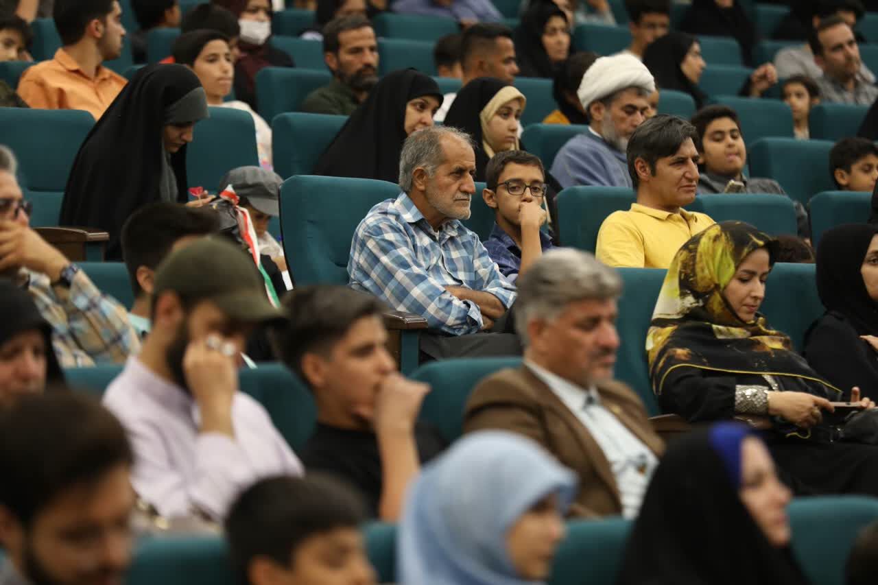 تربیت نسل جدید ستایشگران اهل‌بیت(ع) در کاشان؛ مدرسه مداحی با جذب ۲۹۷ استعداد آغاز به کار کرد