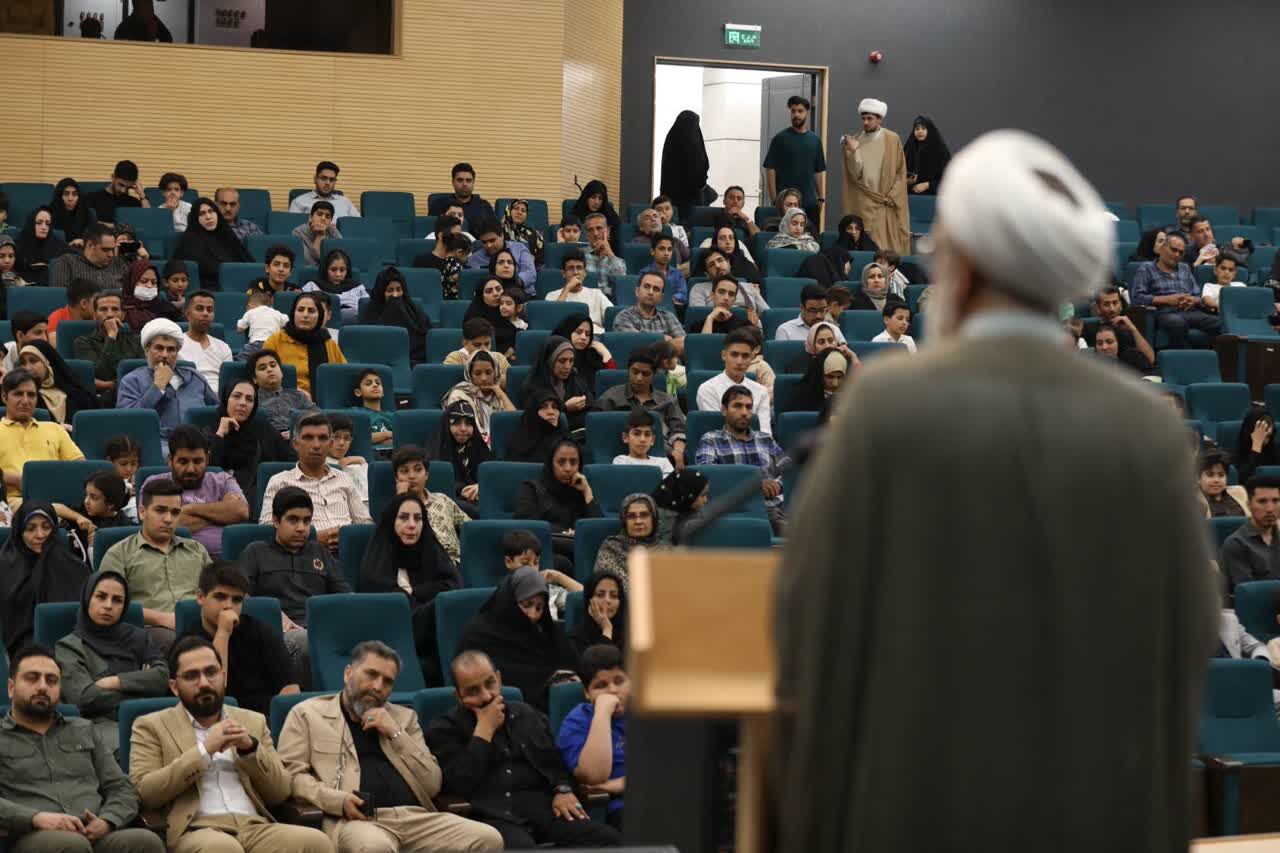 تربیت نسل جدید ستایشگران اهل‌بیت(ع) در کاشان؛ مدرسه مداحی با جذب ۲۹۷ استعداد آغاز به کار کرد