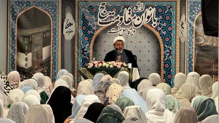 تاکید بر بازخوانی سیره زنان بزرگ اسلام به عنوان الگوهای برتر بشریت