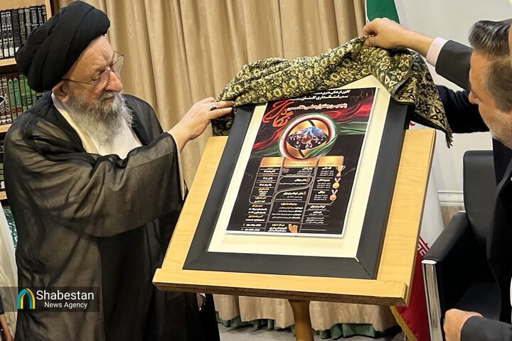 پوستر پنجمین جشنواره ملی عکس «نگاه سرخ» در گرگان رونمایی شد