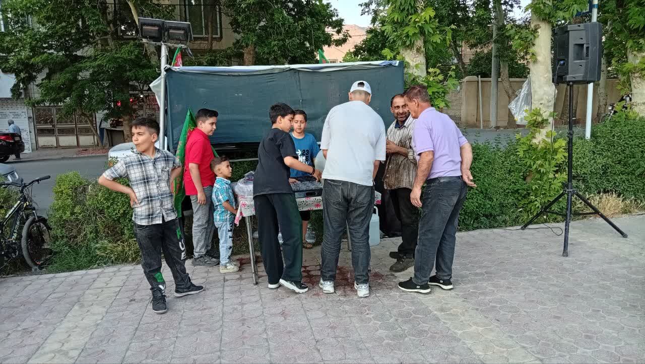 حضور آگاهانه نسل مسجدی در عید غدیر؛ میزبانی «نسل ظهور» در ایستگاه صلواتی بقیهالله زاغرم