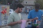 پذیرایی موکب کانون فرهنگی هنری حاج قاسم سلیمانی از مردم در عید غدیر