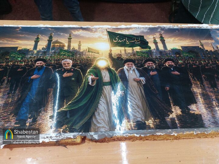 نمایی از کیک ۶ متری غدیر در کرمان مزین به تصاویری متفاوت