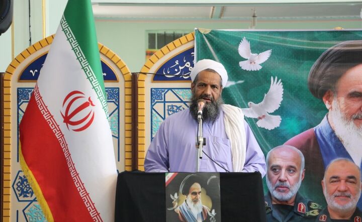 مکتب امام خمینی (ره)، پرچم‌دار عزت اسلام