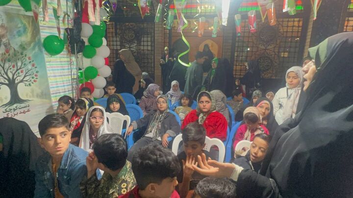 شادی غدیر در موکب دانش‌آموزی سنگر؛ از پرده‌خوانی واقعه غدیر تا لبخند کودکان