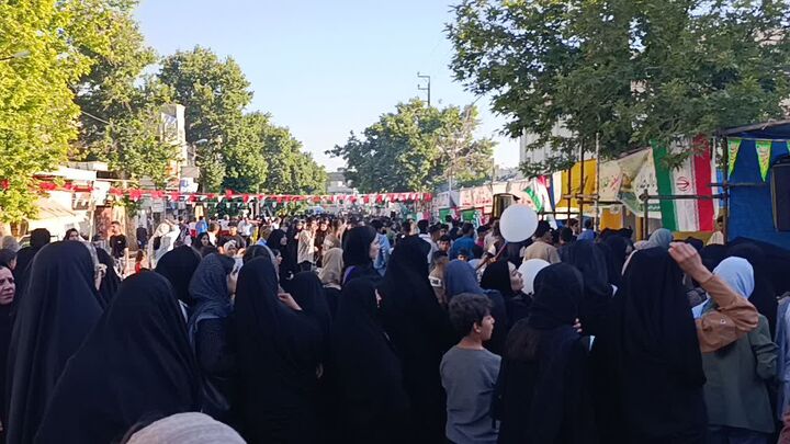 حضور چشمگیر مردم بروجرد در مهمانی ۲ کیلومتری غدیر
