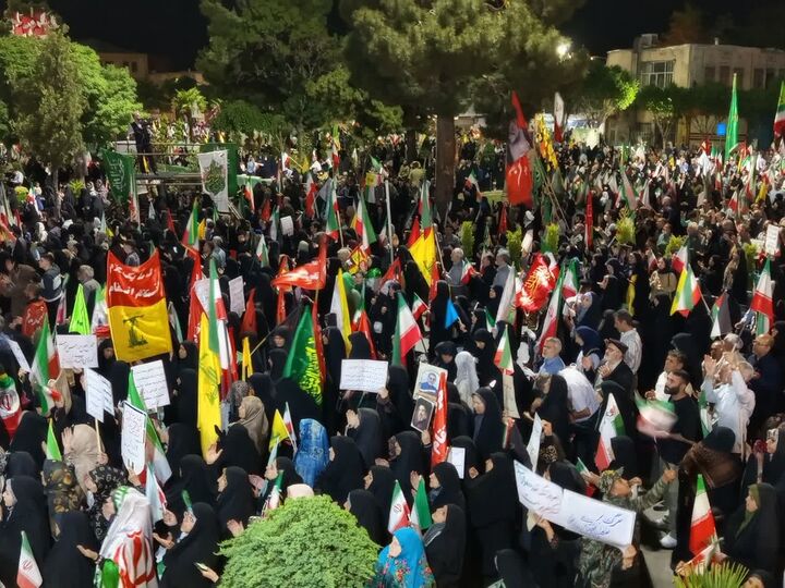 ثبت یک رکورد از ارادت مردم در میدان شهدای اراک