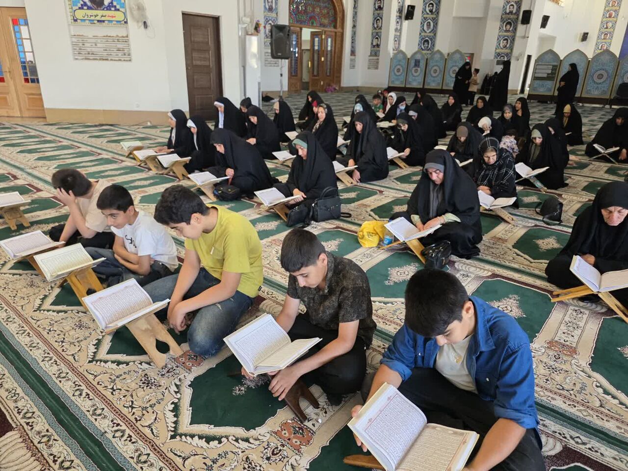 محفل انس با قرآن در جوار بقعه احمد بن اسحاق(ره) سرپل‌ذهاب برگزار شد
