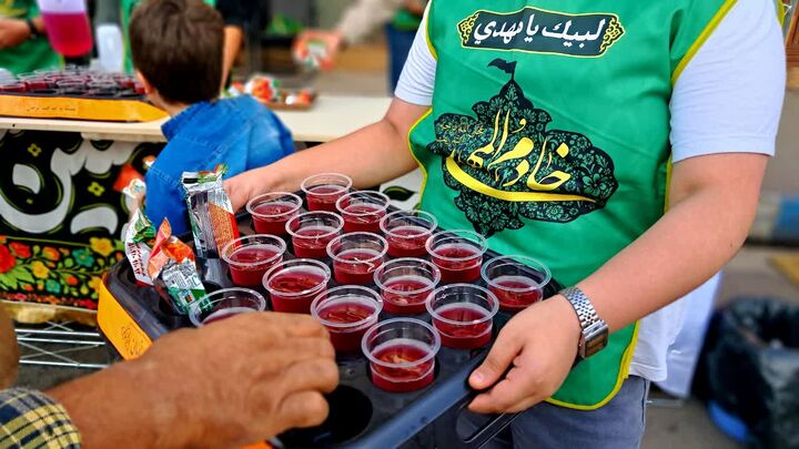 اطعام علوی در سنگر؛ موکب‌های مردمی به یاد غدیر سفره‌داری کردند