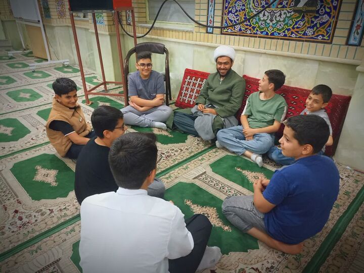 از اقامه نماز تا میدان بازی و گفت‌وگو؛ کانون «ضیافت» چگونه مسجد را خانه دوم نوجوانان کرد؟