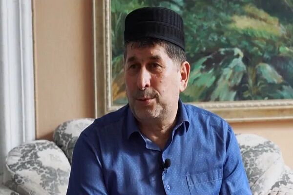 هنرمند داغستانی پس از ۳۵ سال تجربه، قرآن کریم را با دستان خود کتابت کرد