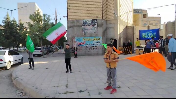 حضور فعال نوجوانان مسجدی شهید عاصمی در موکب «بچه‌های مسجد» / از پرچم‌گردانی تا اجرای سرود حماسی