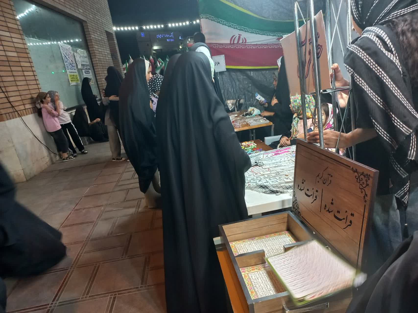 شب هایی سرشار از هنر و همدلی در موکب کانون فرهنگی هنری ارغوان؛ از اجرای سرود تا برپایی غرفه واسطین خیر