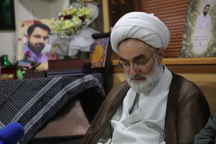 دیدار نماینده ولی فقیه گیلان با خانواده شهید زرین