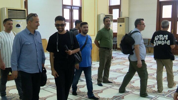 دیدار خبرنگاران خارجی با امام جمعه اهل سنت بندرعباس