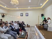 اجرای شعر عرفانی امام خمینی(ره) توسط خواننده آمریکایی در مراسم جشن غدیر جاکارتا