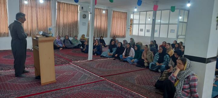 آگاهی‌بخشی درباره اعتیاد دیجیتال در مسجد چهار یارنبی سنندج