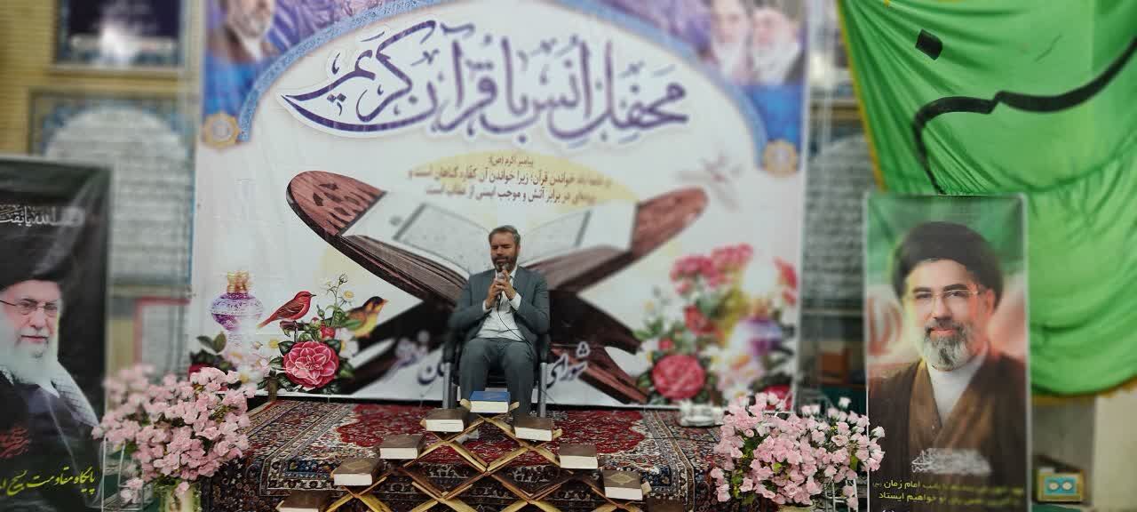 محفل انس با قرآن در مسجد الزهرا(س) نطنز برگزار شد