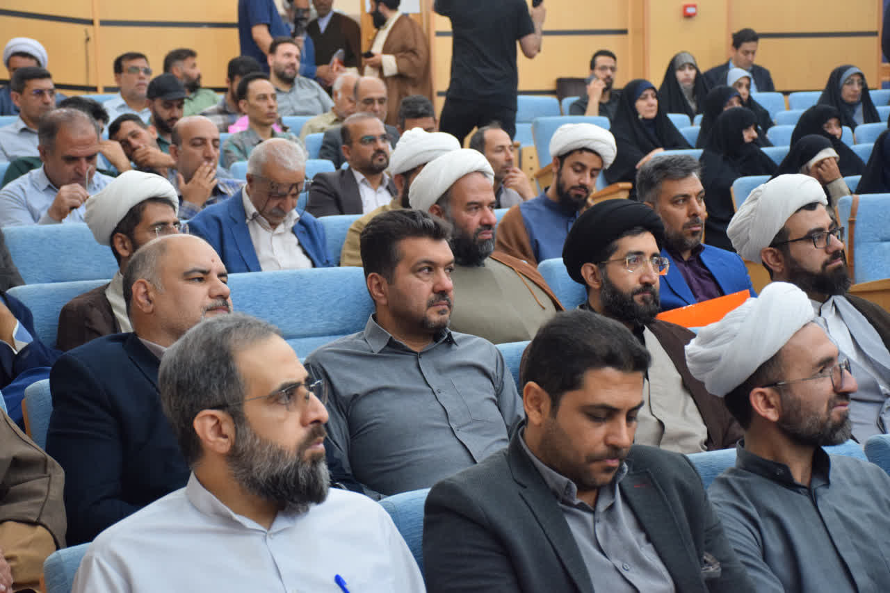 دشمن معارف اسلامی شیعی و انقلابی را هدف گرفته است
