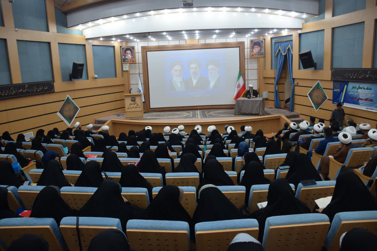 دشمن معارف اسلامی شیعی و انقلابی را هدف گرفته است