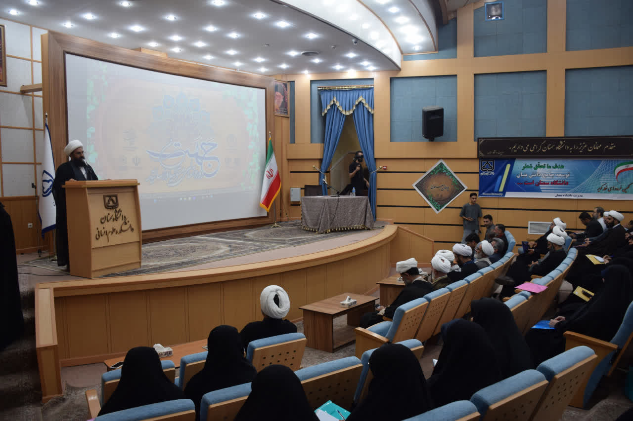 جوانان را از معارف اسلامی و اسلام ناب محمدی سیراب کنیم