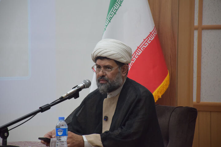 دشمن معارف اسلامی شیعی و انقلابی را هدف گرفته است