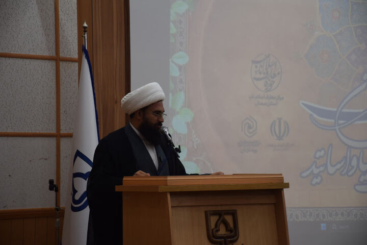 جوانان را از معارف اسلامی و اسلام ناب محمدی سیراب کنیم