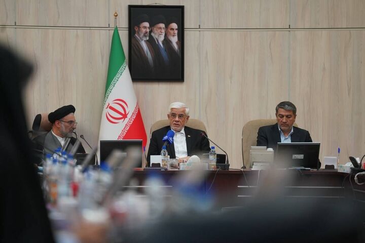 عارف: مراسم وداع با امام شهید در شأن شخصیتی تاریخی و جهانی برگزار می‌شود
