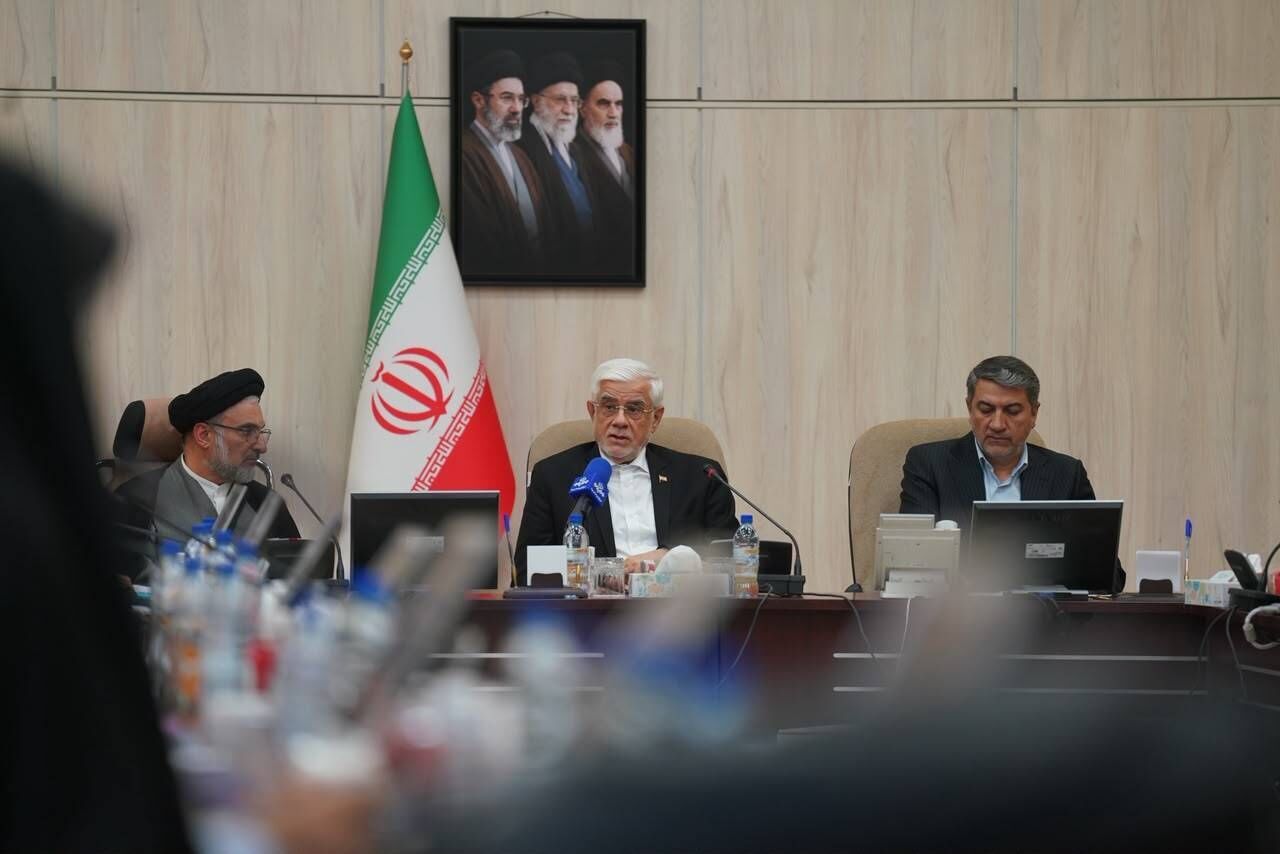 عارف: مراسم وداع با امام شهید در شأن شخصیتی تاریخی و جهانی برگزار می‌شود