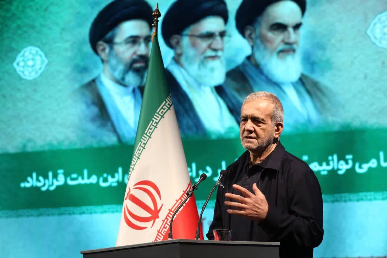 ایران هرگز تسلیم نمی‌شود/ وحدت ما را به جایی می‌رساند که دشمن حتی فکر آن را نمی‌کند