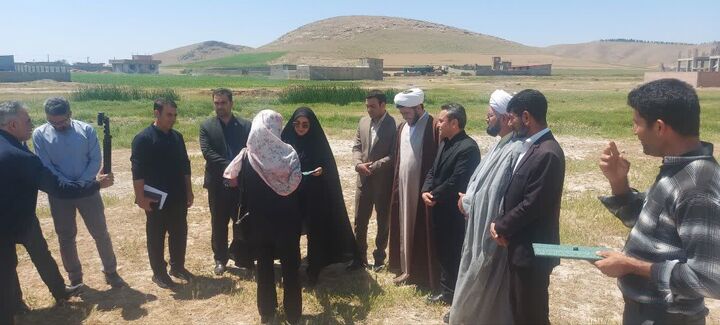 ۱۰ قطعه زمین طرح جوانی جمعیت به جوانان روستای گل‌سلیمان‌آباد باروق واگذار شد