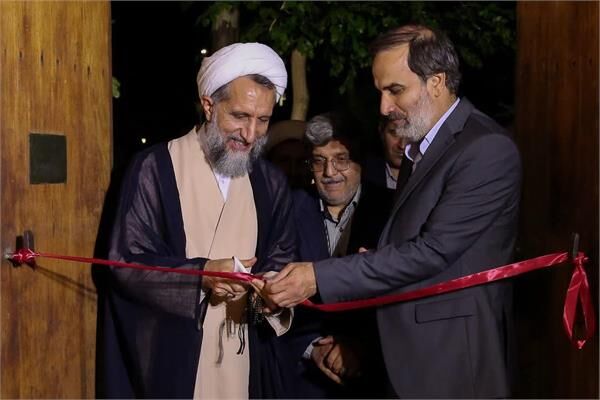 از آیات نور تا کلمات عشق؛ نمایشگاه آثار منتخب جشنواره‌های ملی رضوی و نقاشی خط آیات افتتاح شد