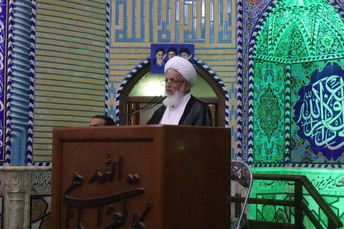 امام جمعه یزد: از طرح مسائل تفرقه‌انگیز پرهیز کنیم