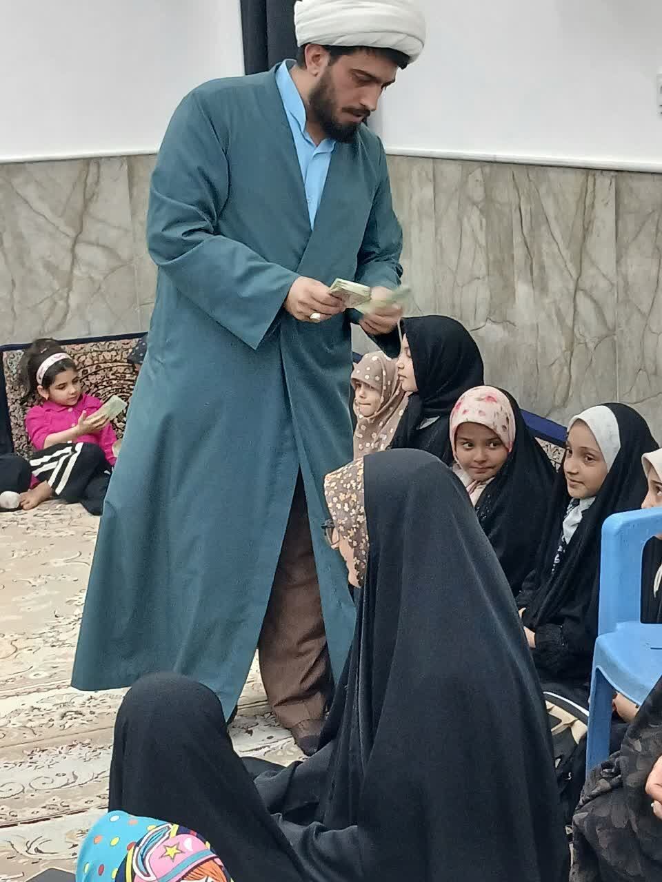 اولین جشن تولد نوزادی در شبستان مسجد امام هادی(ع) آران و بیدگل