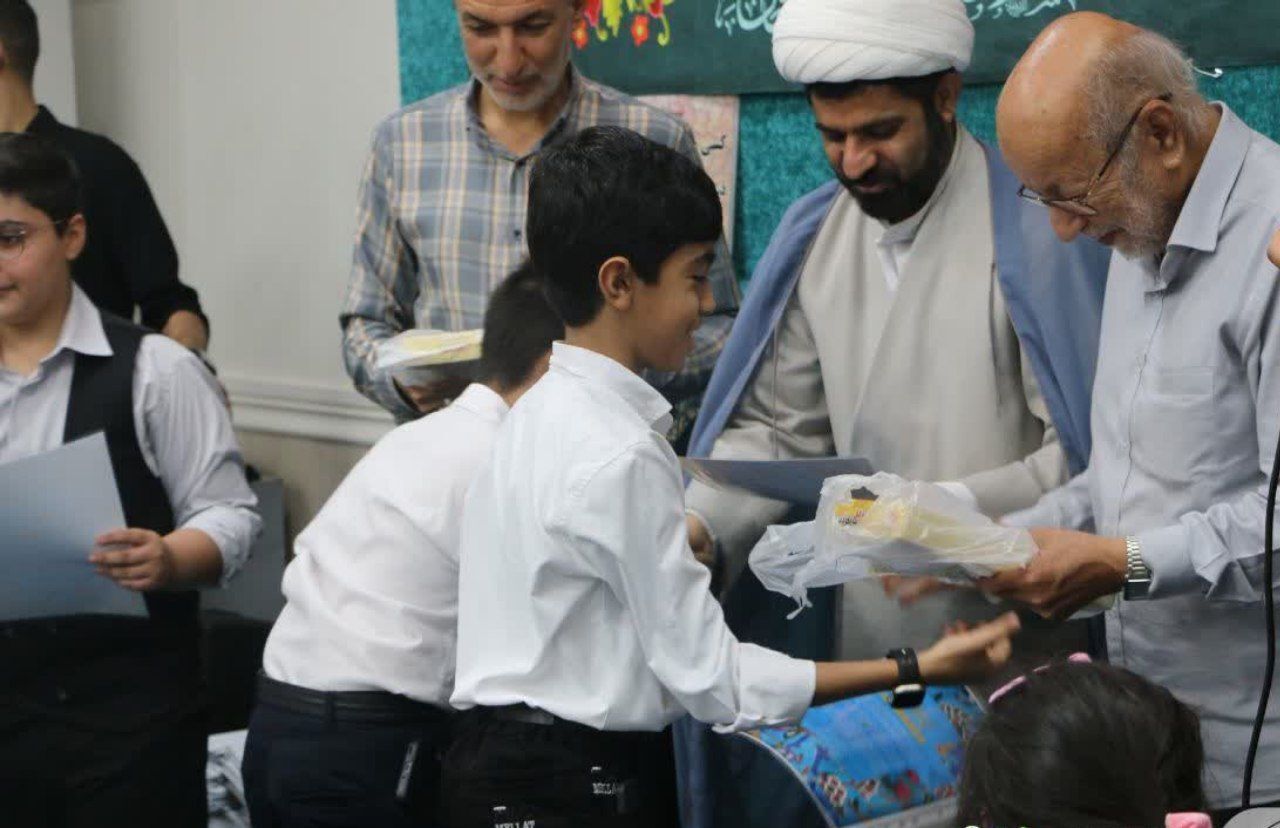 گامهای کوچک در مسیر بندگی؛ تقدیر از ۹ مکبر نوجوان مسجد امام جعفر صادق(ع) لار