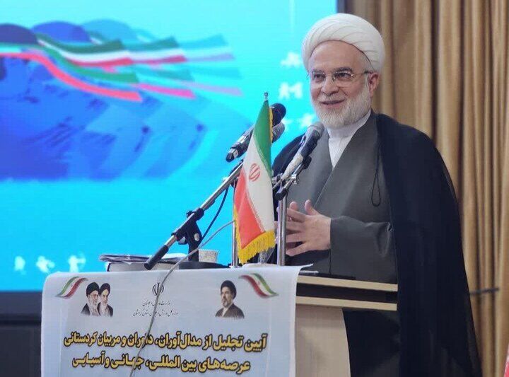 از دغدغه معیشت قهرمانان تا وعده تکمیل پروژه‌های نیمه‌تمام ورزشی کردستان