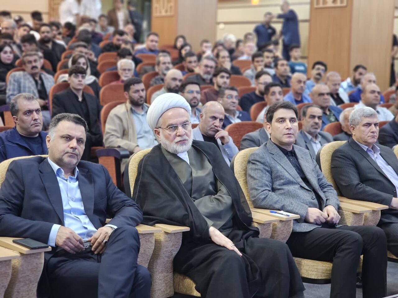 از دغدغه معیشت قهرمانان تا وعده تکمیل پروژه‌های نیمه‌تمام ورزشی کردستان