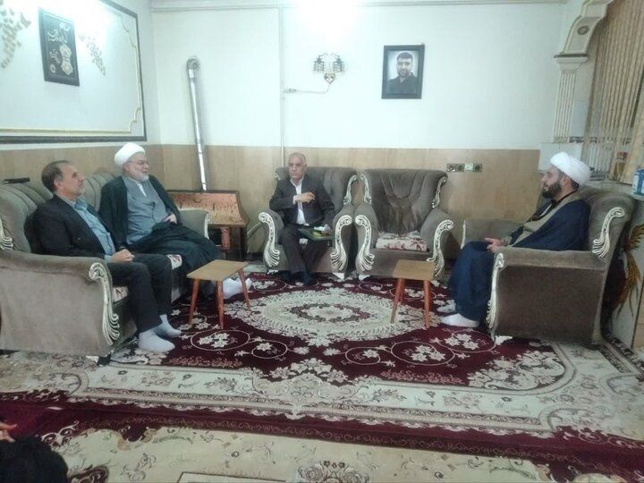 دیدار نماینده ولی فقیه در کردستان با همسر شهید منتشلو
