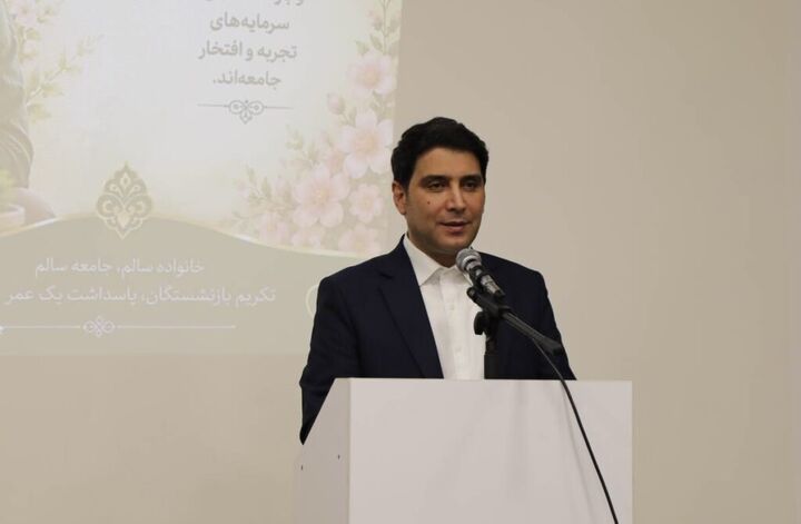 بازنشستگان سرمایه‌های ارزشمند استان هستند