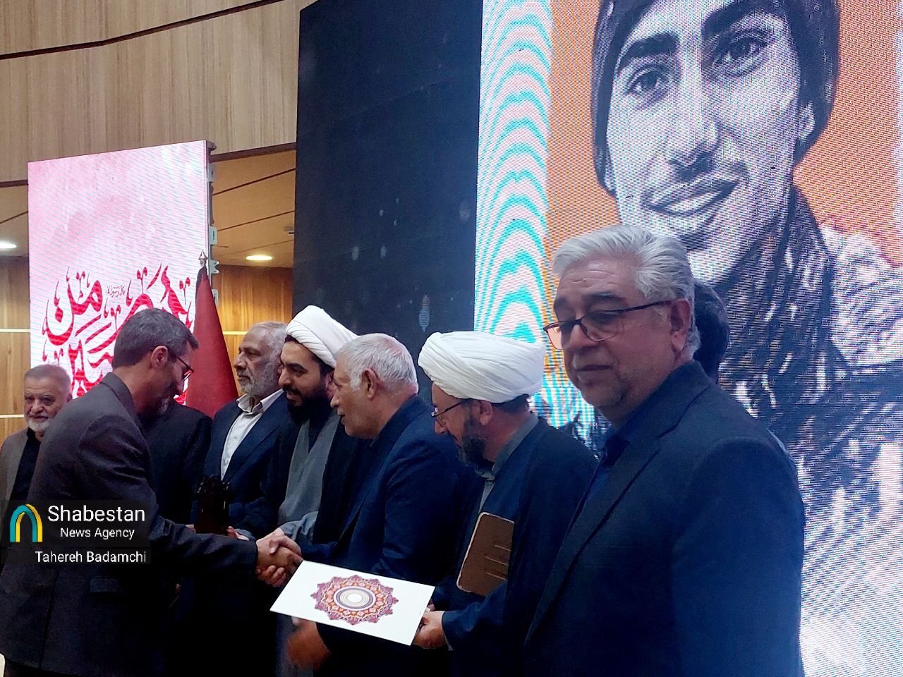 خانواده شهدای مداح و روضه‌خوان در کرمان تجلیل شدند