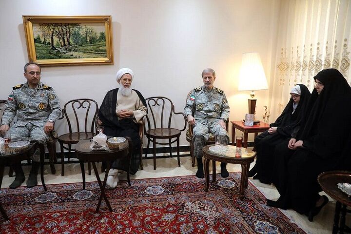 فرمانده کل ارتش: دشمن فهمید که باید به ایران احترام بگذارد