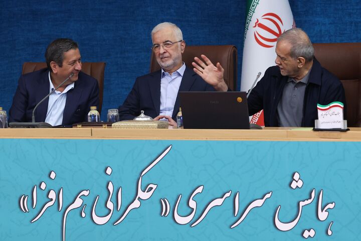 دکتر پزشکیان: از چارچوب‌های مدنظر رهبر انقلاب، کوتاه نخواهیم آمد/ همه باید در مسیر وحدت عمل کنیم