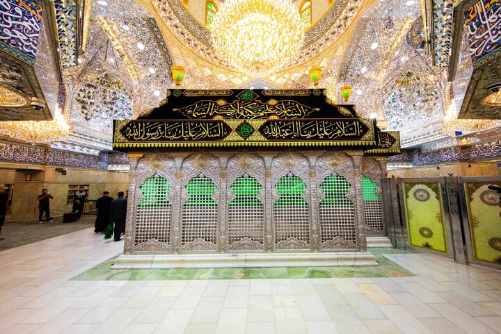 مراسم تعویض پوشش ضریح مطهر امام حسین(ع)