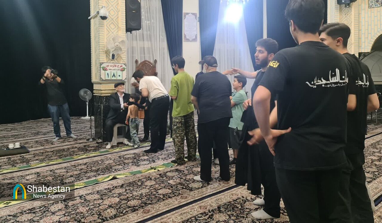 آیین سنتی تعویض لباس مشکی با حضور پیرغلامان اباعبدالله(ع) در مشهد